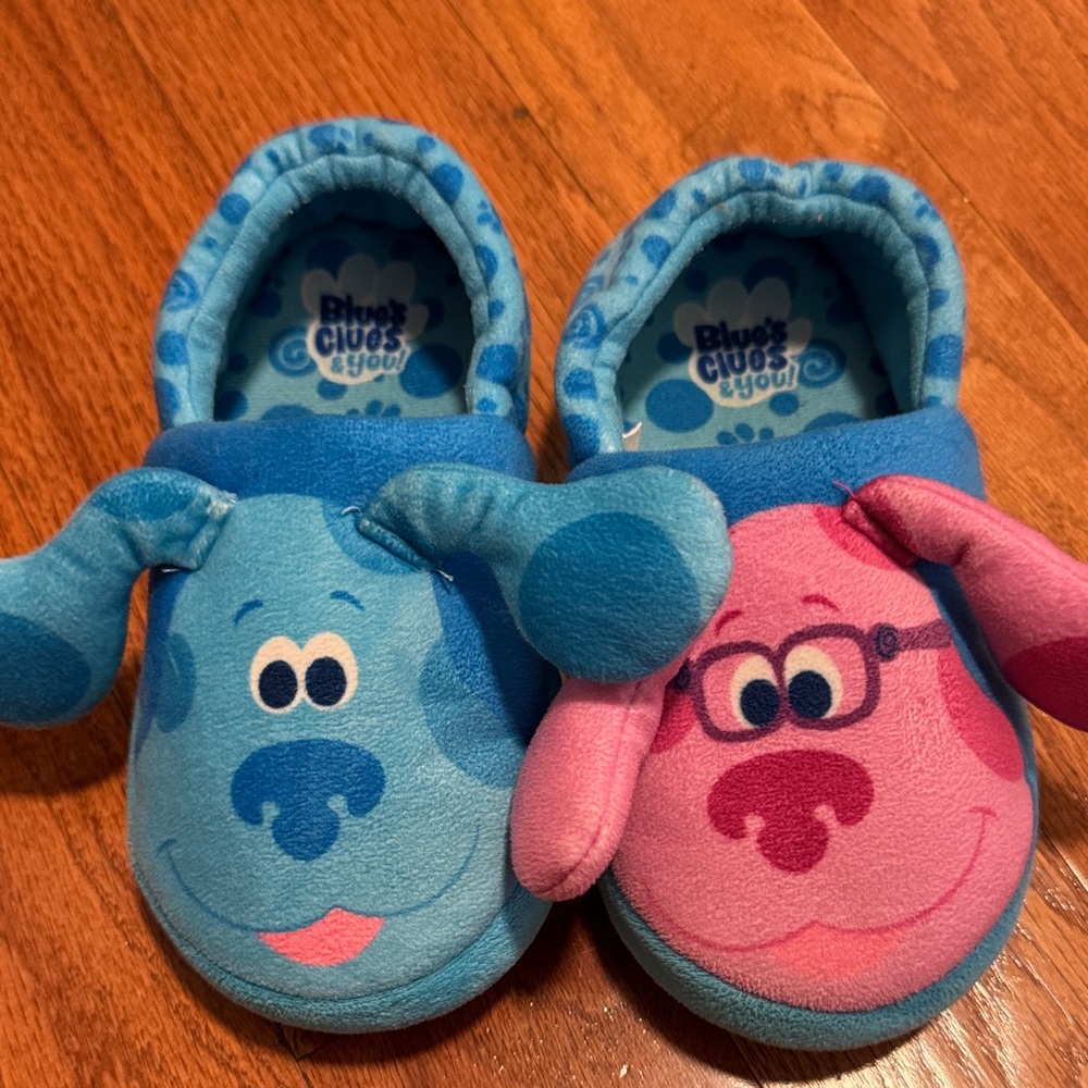 Blue and Pink Blue Clues  Character Slippers Size 11/12 Kids
